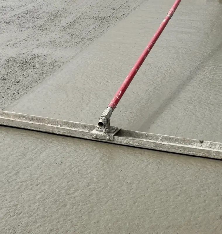 Screeding and finishing